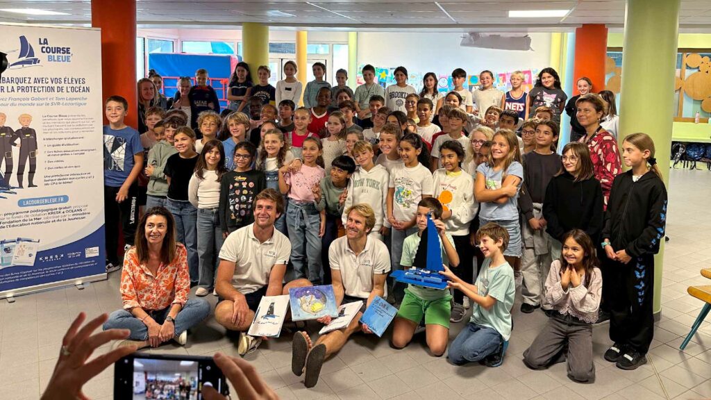 Visite de Tom et François dans une école